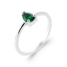 Bague fine solitaire pierre verte taille poire en argent 925, vue de face