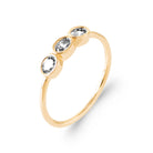 Bague fine trilogie de zircons ovales en plaqué or