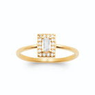 Bague fine zircon rectangulaire cerné de zircons en plaqué or