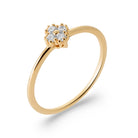 Bague fleurette de petits zircons sur anneau fin en plaqué or