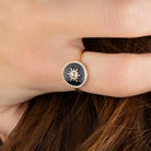 Bague goutte laquée noire et petit soleil d’or en plaqué or