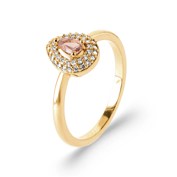 Bague goutte pierre rose poudré double halo de zircons en plaqué or, vue de trois quarts