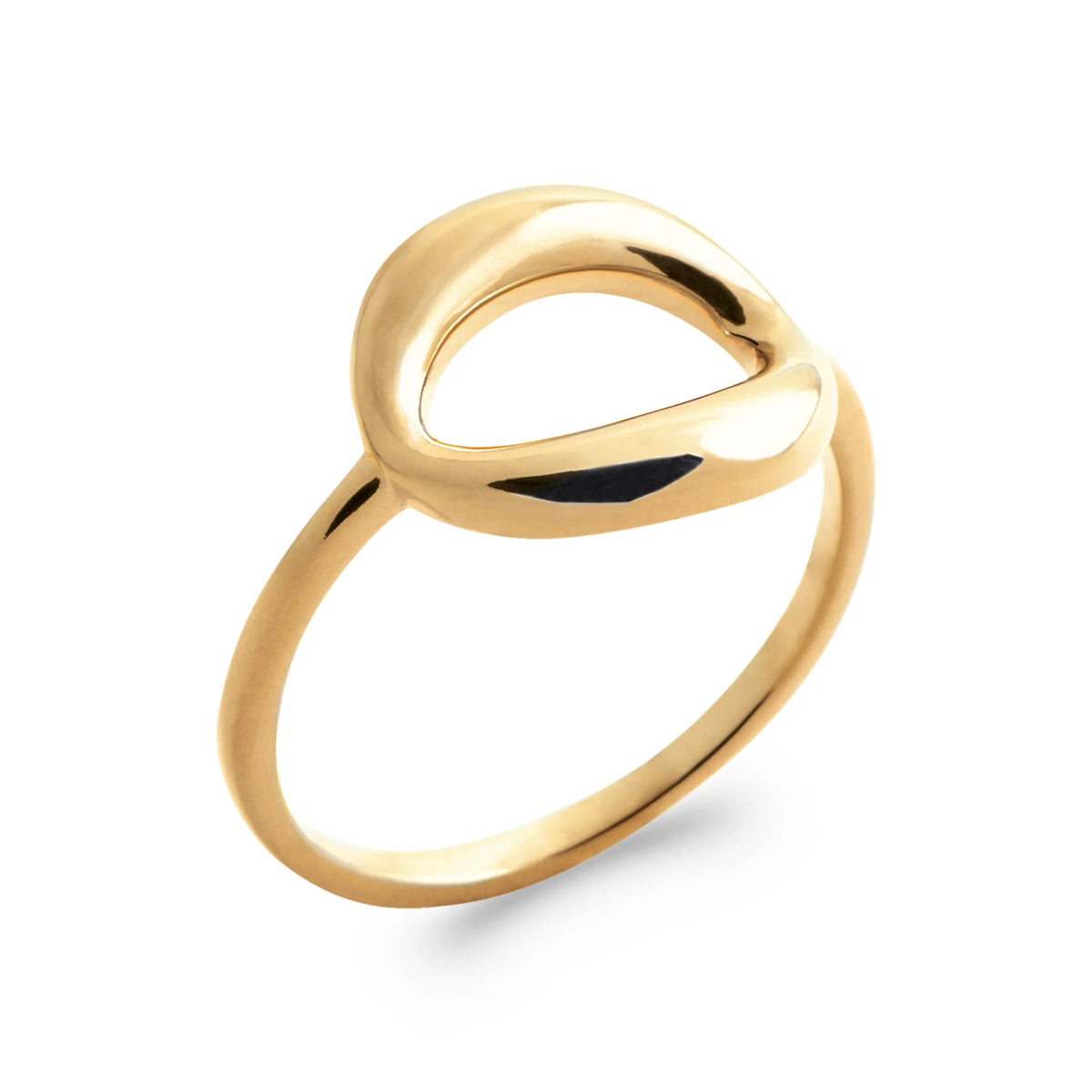 Bague grand cercle ouvert en or poli épais sur anneau fin en plaqué or, vue de trois quarts