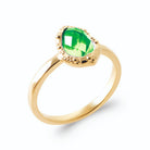Bague grande pierre ovale vert pomme entourée de grains d’or en plaqué or