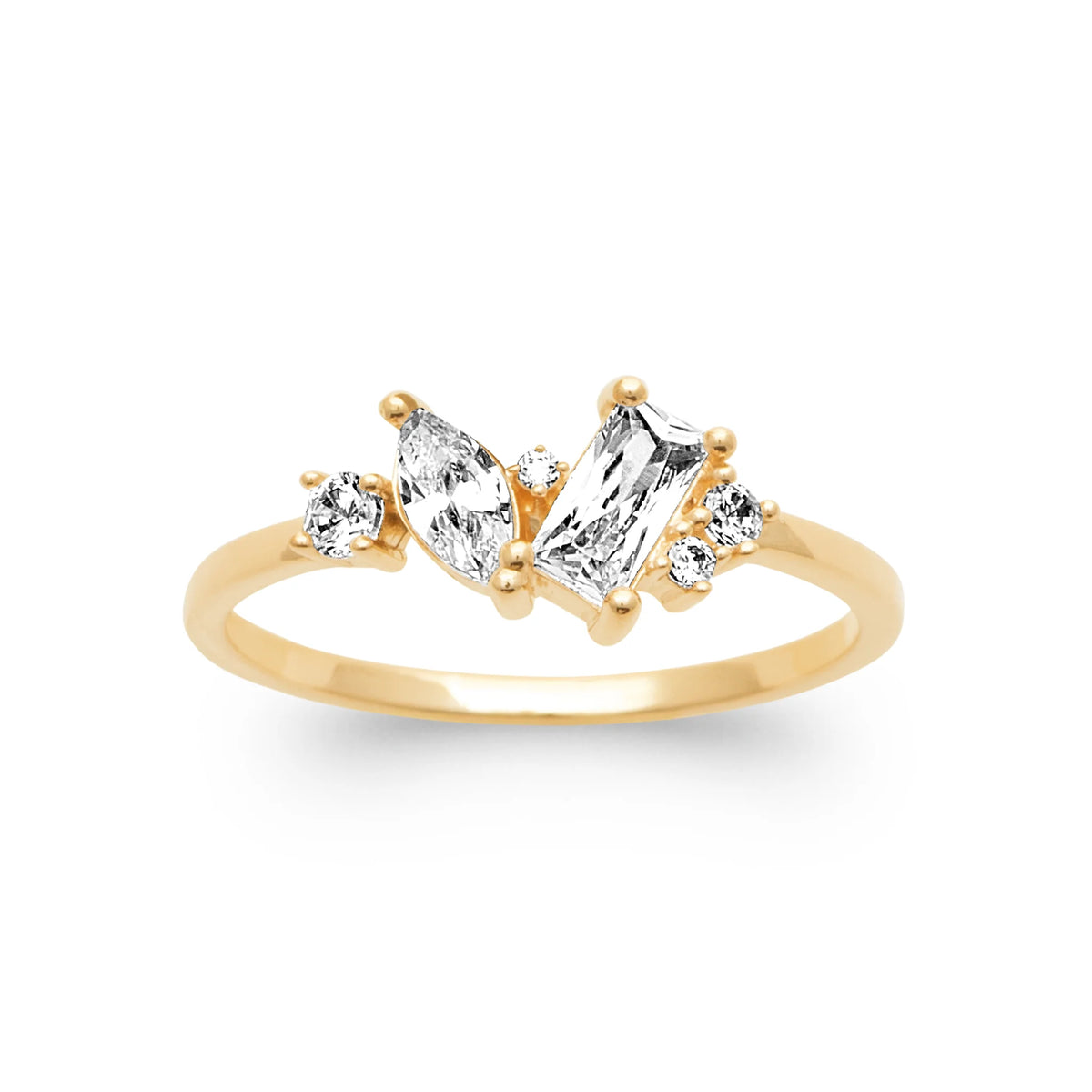 Bague grappe asymétrique zircons baguette, navette et ronds plaqué or, vue de face