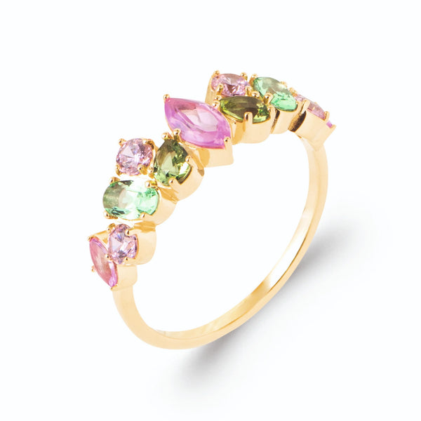 Bague guirlande de pierres navettes roses et vert menthe en plaqué or, vue de trois quarts