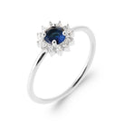 Bague halo pierre bleu nuit sur anneau fin en argent 925, vue de face
