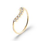 Bague incurvée ligne de zircons en plaqué or, vue de trois quarts