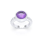 Bague “Indiscrète” en Argent 950 – Pierre Fine Ronde 9mm et Anneau Torsadé