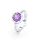 Bague “Indiscrète” en Argent 950 – Pierre Fine Ronde 9mm et Anneau Torsadé