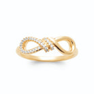 Bague infini une boucle pavée de zircons plaqué or, vue de face