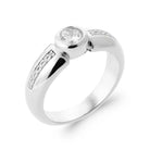 Bague jonc large zircon serti clos et lignes pavées en argent 925