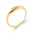Bague jonc plateau soleil gravé pierre vert tilleul en plaqué or