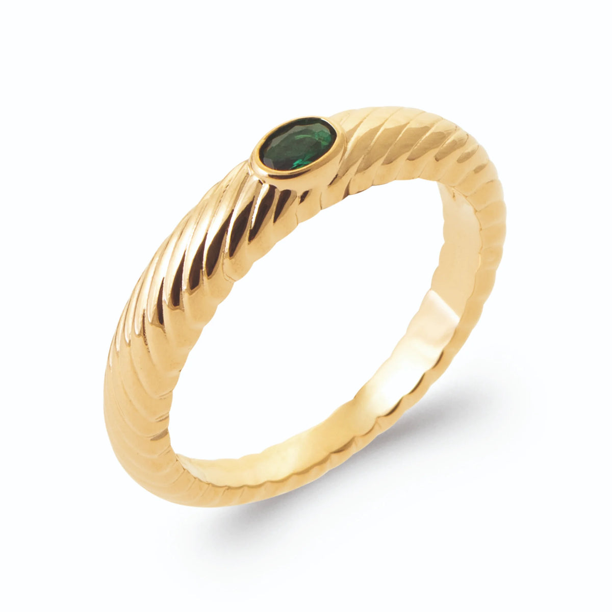Bague jonc torsadé et pierre ovale vert émeraude en plaqué or, vue de trois quarts