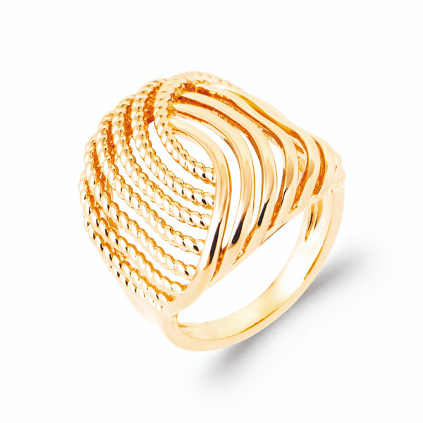 Bague large multi-rangs ondulés et torsadés en plaqué or, vue de trois quarts