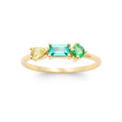 Bague ligne de trois pierres en camaïeu de verts en plaqué or