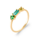 Bague ligne de trois pierres en camaïeu de verts en plaqué or