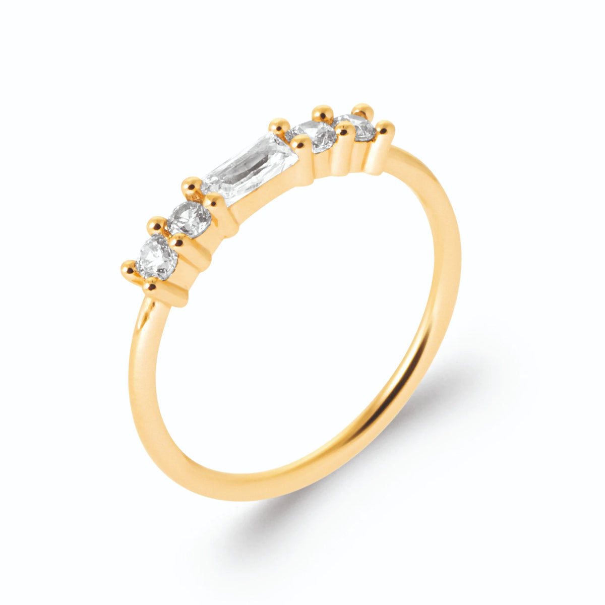 Bague ligne de zircons baguette et ronds en plaqué or, vue de trois quarts