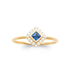 Bague losange pierre carrée bleu outremer et zircons en plaqué or