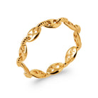 Bague maille marine aux maillons barrés en or poli en plaqué or, vue de trois quarts