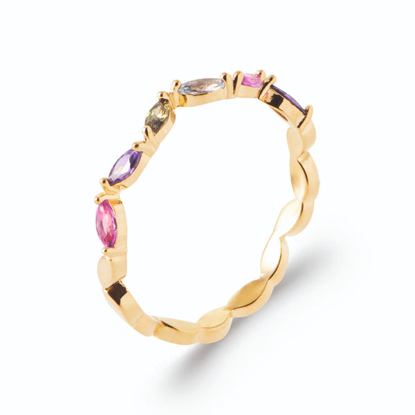Bague maillons ondulés pierres navettes multicolores en plaqué or, vue de trois quarts