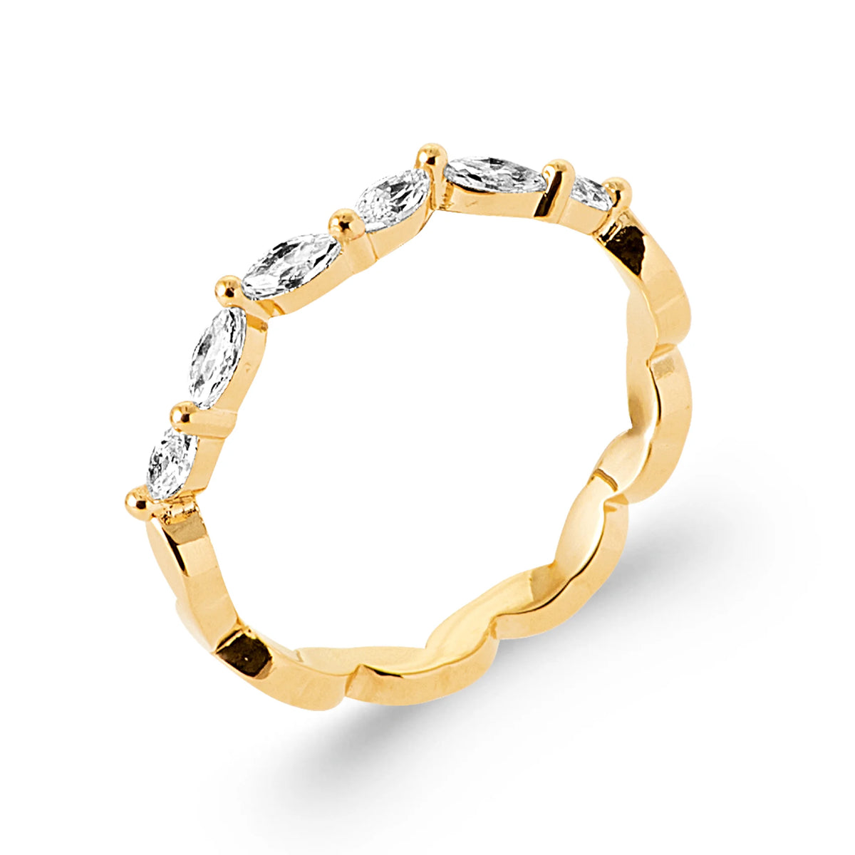 Bague maillons ondulés et zircons navettes en plaqué or, vue de trois quarts