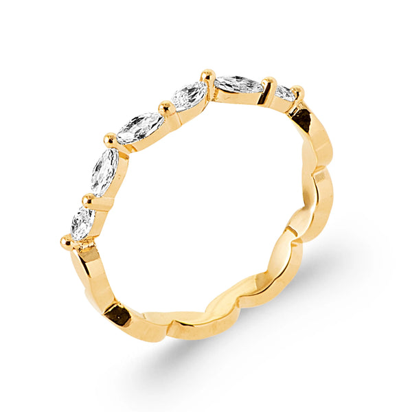 Bague maillons ondulés et zircons navettes en plaqué or, vue de trois quarts