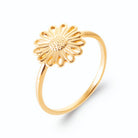 Bague marguerite ajourée aux pétales ciselés en plaqué or
