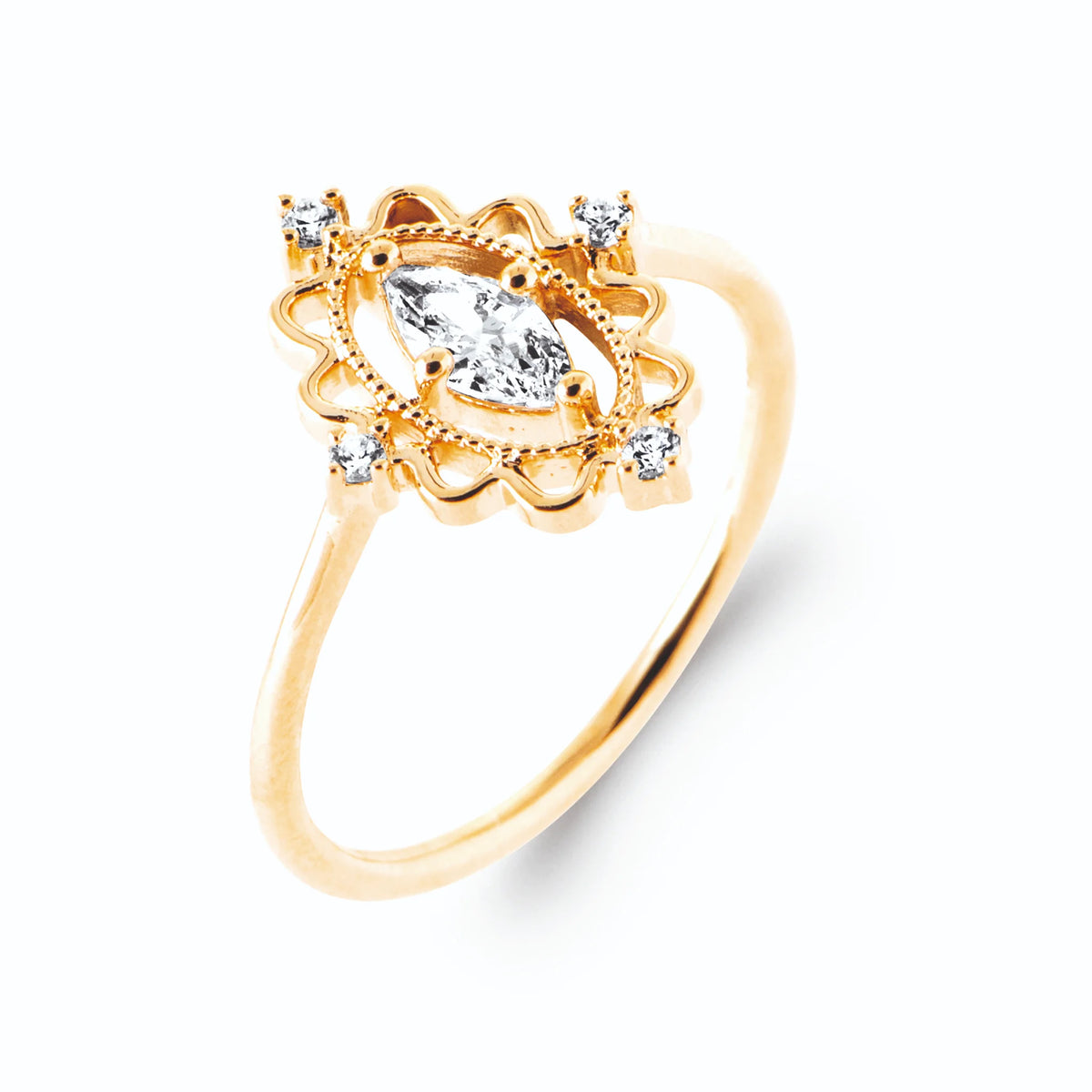 Bague médaillon festonné zircon navette en plaqué or, vue de trois quarts