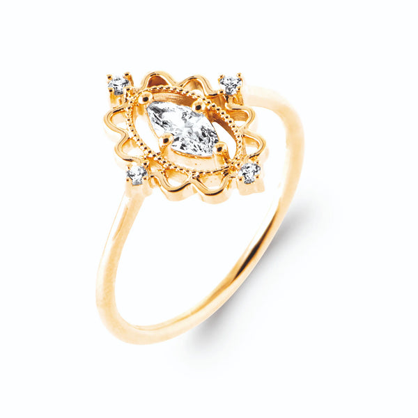Bague médaillon festonné zircon navette en plaqué or, vue de trois quarts
