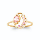 Bague médaillon lune pierre ovale rose et croissant de pierres roses en plaqué or