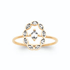 Bague médaillon ovale ajouré couronne de zircons navettes en plaqué or