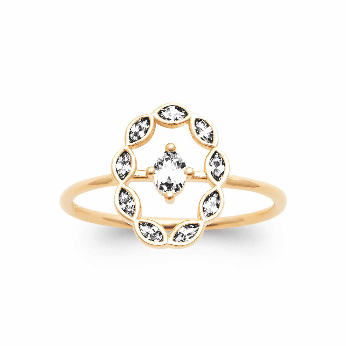 Bague médaillon ovale ajouré couronne de zircons navettes en plaqué or
