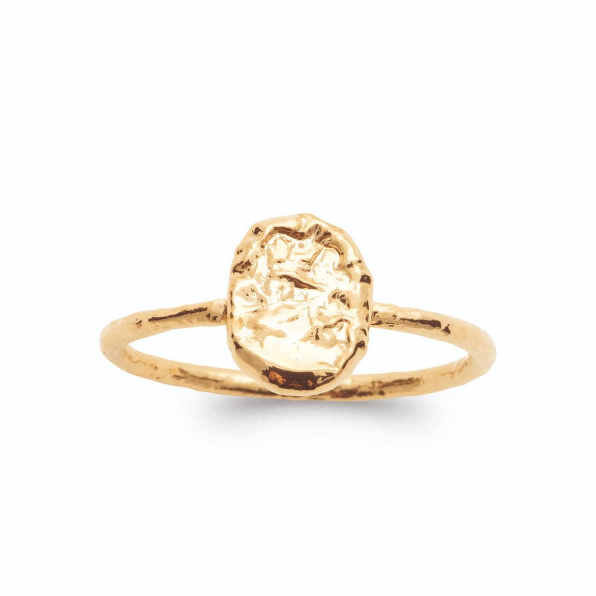 Bague médaillon ovale martelé façon pièce ancienne sans pierre plaqué or, vue de face