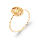 Bague médaillon ovale rayonnant pierre jaune en plaqué or, vue de trois quarts