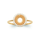 Bague médaillon rond cercles de grains d’or et halo de zircons plaqué or, vue de face