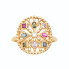 Bague médaillon rond rosace filigranée et pierres multicolores en étoile en plaqué or