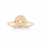 Bague médaillon rond rosace rayonnante et petit zircon plaqué or, vue de face