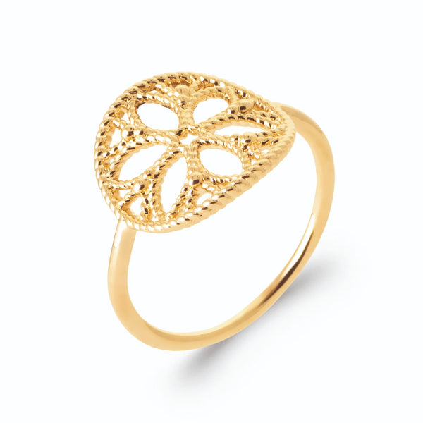 Bague médaillon rosace six pétales en fil torsadé sans pierre en plaqué or, vue de trois quarts