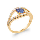 Bague œil pierre ovale bleu nuit entre deux arcs pavés en plaqué or