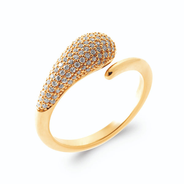 Bague ouverte goutte allongée pavée de micro-zircons en plaqué or, vue de trois quarts