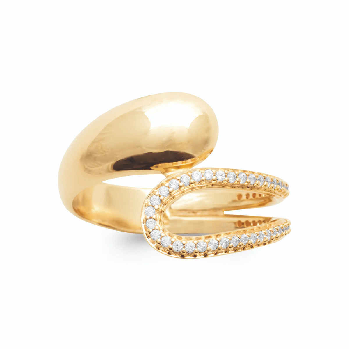 Bague ouverte goutte polie et boucle pavée de zircons plaqué or, vue de face