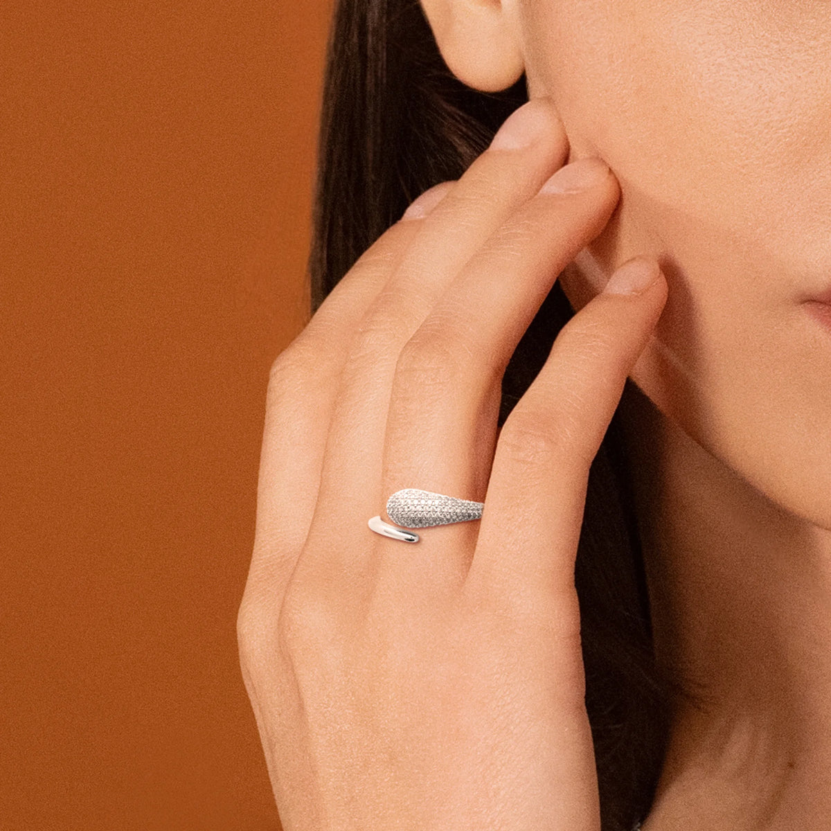 Bague ouverte grande goutte pavée de zircons en argent 925