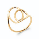 Bague ouverte spirale libre en fil d’or en plaqué or, vue de trois quarts