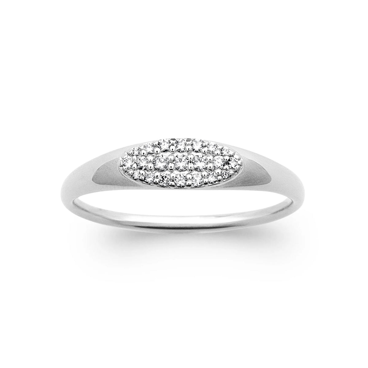 Bague ovale pavée de zircons sur anneau fin en argent 925
