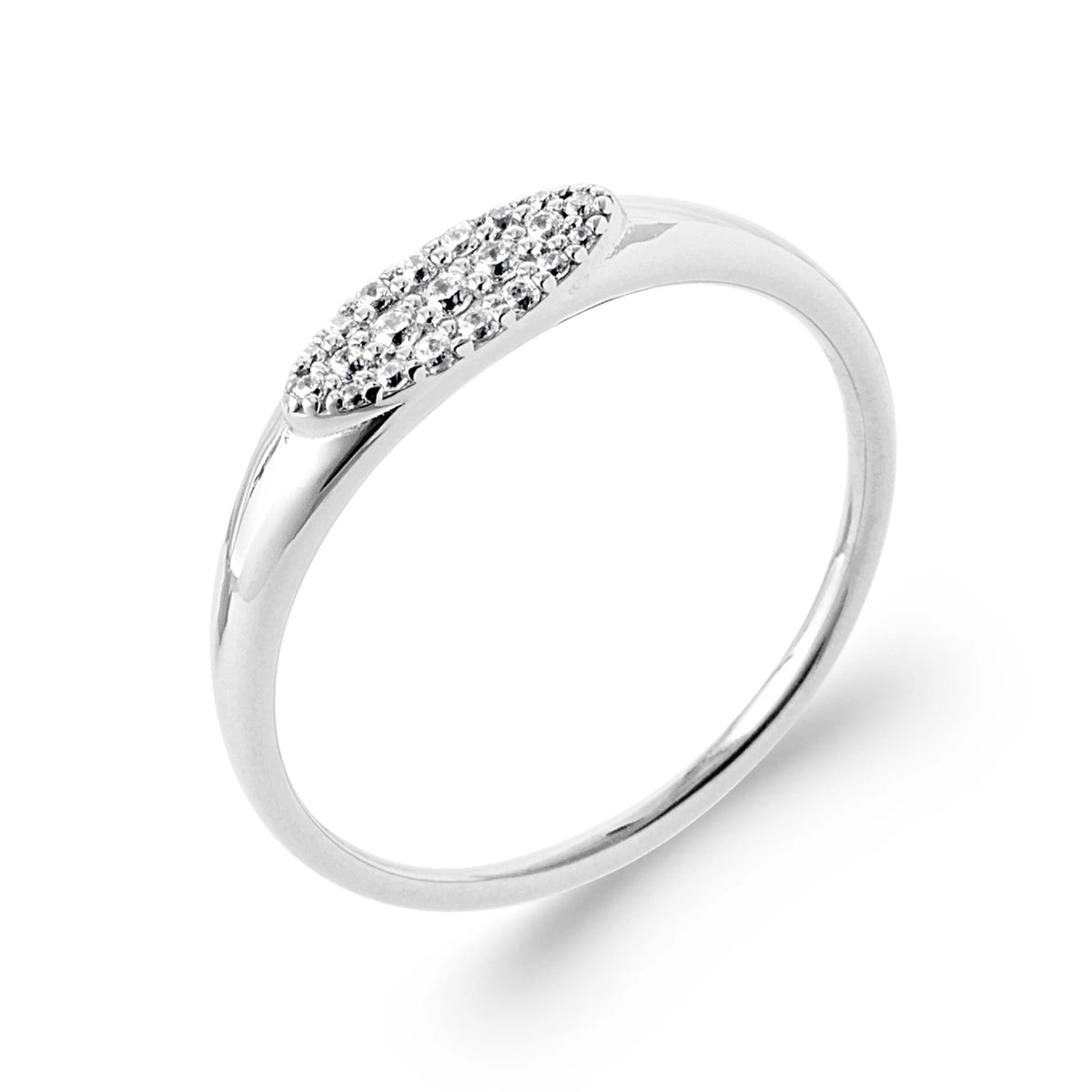 Bague ovale pavée de zircons sur anneau fin en argent 925