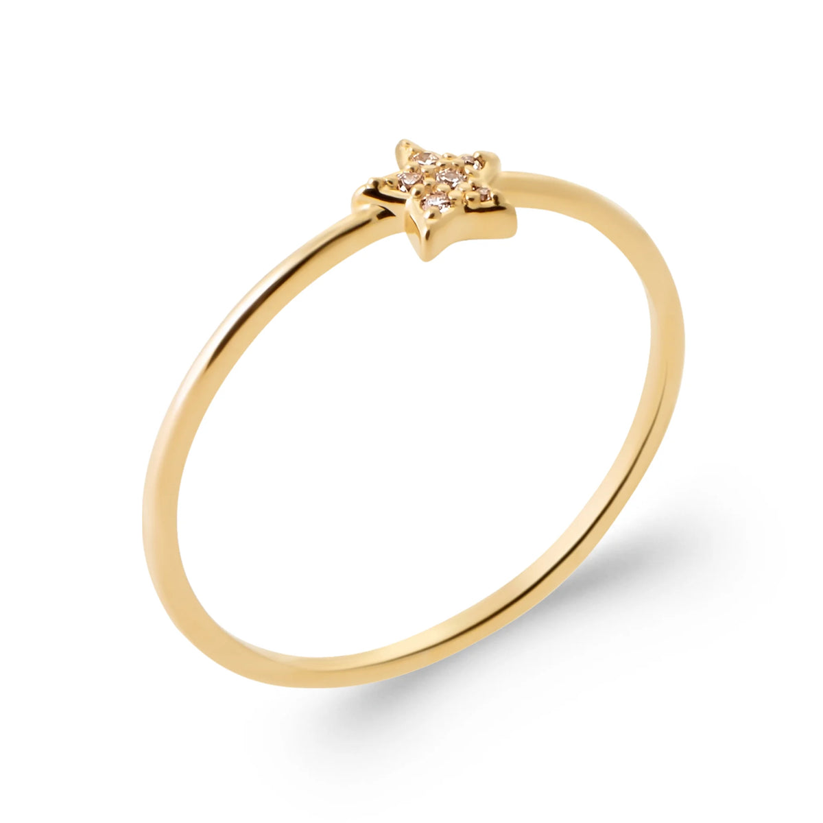 Bague petite étoile pavée de zircons sur anneau fin en plaqué or
