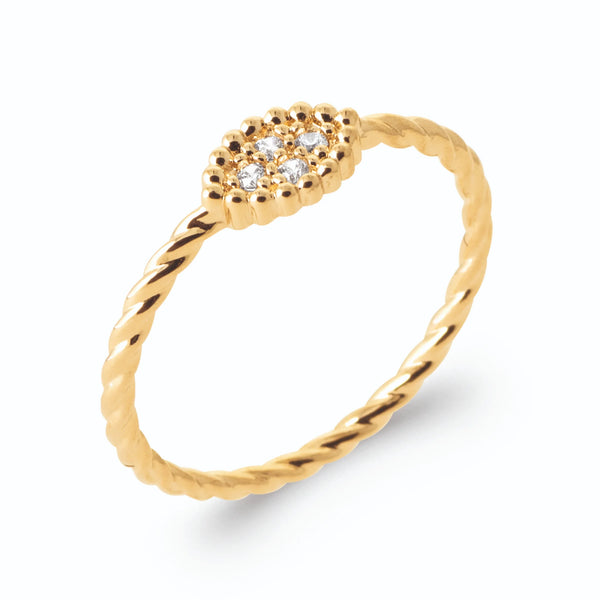 Bague petite navette pavée de zircons sur anneau torsadé en plaqué or, vue de trois quarts