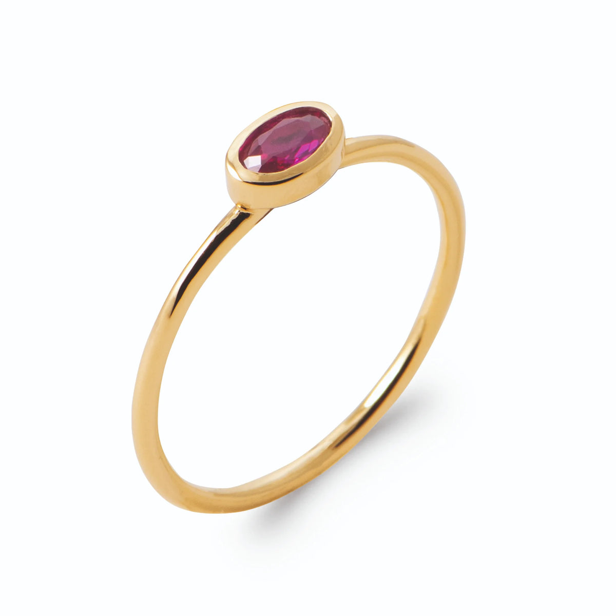 Bague petite pierre ovale rose framboise sertie clos en plaqué or