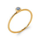 Bague petite pierre ronde bleu lavande sertie clos en plaqué or